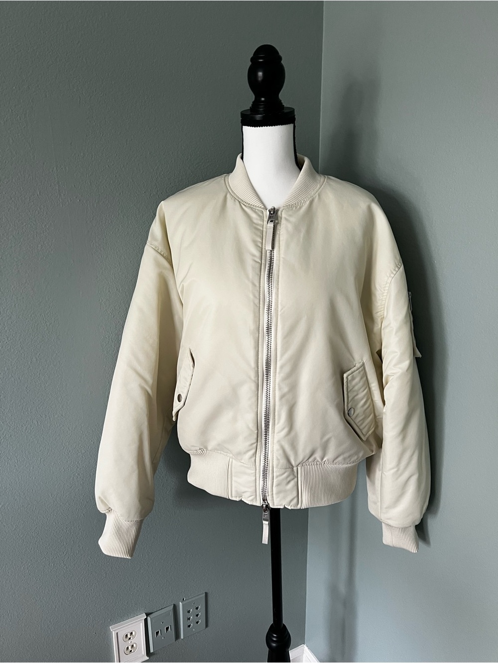 Fabletics Women's Iconic Oversized Bomber Jacket Cream Froth Size M